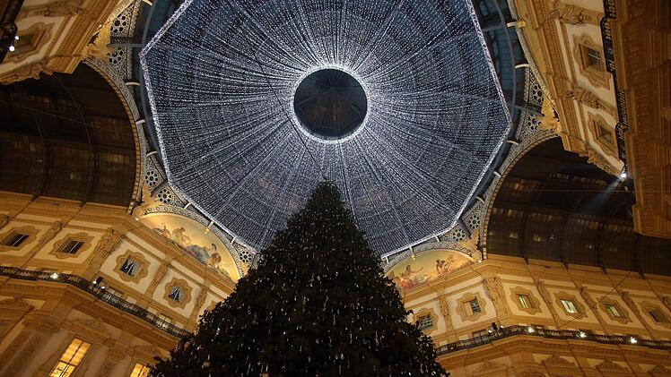 Christmas decoration in Milan