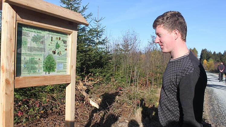 Impression von der Eröffnung des Wald- und Naturerlebnispfads. Foto: Veronika Schadeck