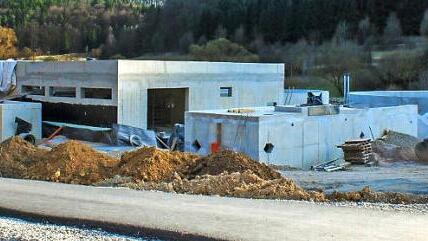 Was jetzt noch eine Baustelle ist, wird später einmal eine Kläranlage sein.  Foto: Carmen Schwind