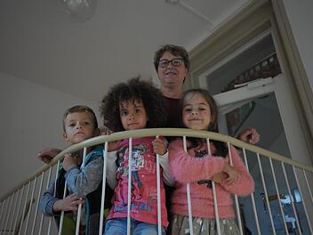 Manuela Sauer, Leiterin des Kliegl-Kindergartens, hat eine originelle Idee zur L&ouml;sung des Mangels an Kinderbetreuungspl&auml;tzen. Bad Kissingen brauche wieder einen Anton Kliegl, sagt sie. Einen Stifter, der etwas f&uuml;r Kinder &uuml;brighabe. Foto: Siegfried Farkas
