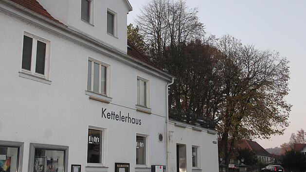 Die Sanierungs- und Neubaupl&auml;ne des Unternehmers Bernd Holzmann f&uuml;r das Areal des Kettelerhauses stehen am Donnerstag (8. November 2018) auf der Tagesordnung des Kronacher Bauausschusses. Foto: Andreas Schmitt