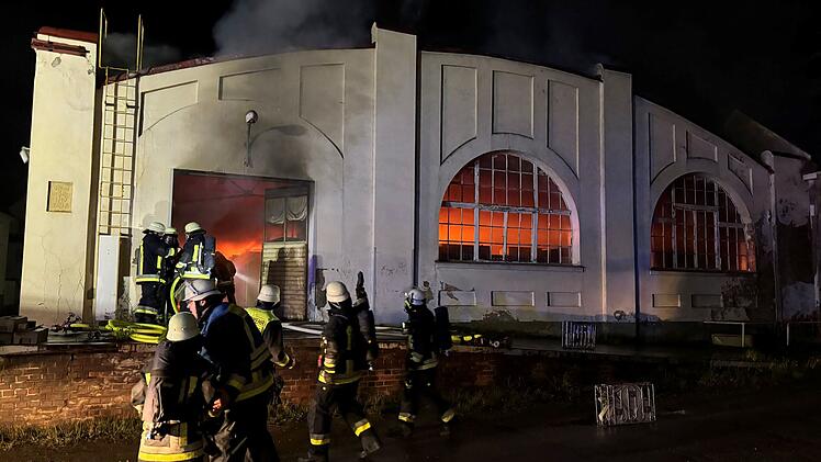 Mainleus: Schon wieder Brand in Mordhaus-Straße - 180 Feuerwehr-Kräfte im Einsatz