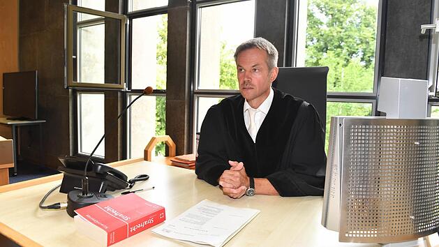 Oberstaatsanwalt Martin Dippolt hat für die Angeklagte Andrea G. eine lebenslange Haftstrafe gefordert, Für deren Ehemann Johann G. hält er eine Freiheitsstrafe von vier Jahren für angemessen. Foto: Ronald Rinklef