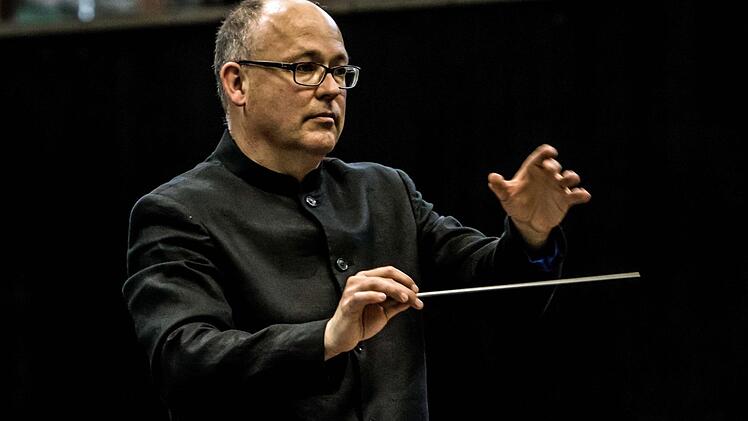 Impressionen vom Gastspiel des Jugend-Symphonieorchester Oberfranken in Frohnlach: Till Fabian Weser am DirigentenpultFoto: Jochen Berger