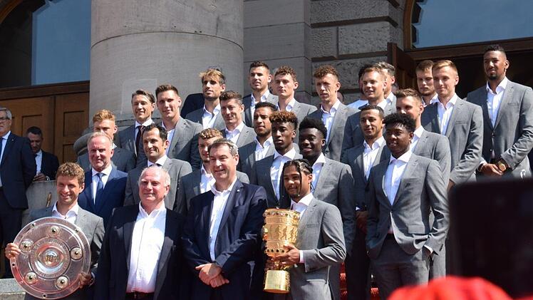 Bayerns Ministerpräsident Markus Söder ehrt die Mannschaft des FC Bayern München zum Gewinn des Doubles der Saison 2018/19. Foto: Katharina Bambach