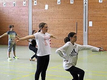Die Jugendgruppe der TVK-Lateintänzer trainiert schon richtiges Formationstanzen.