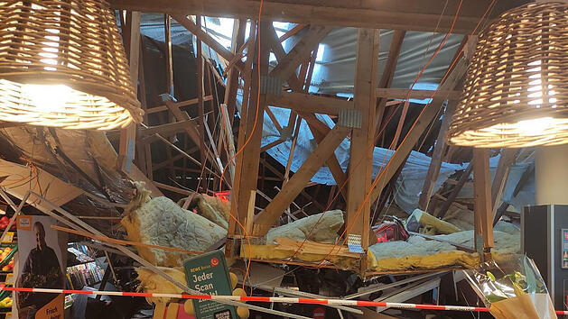 Zwei Schwerverletzte bei Einsturz von Supermarktdach