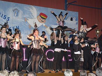 Großes Theater zeigte die Showtanzgruppe von Blau-Weiß Elfershausen mit ihrer Burlesque, die auch beim Seniorenfasching anhaltenden Applaus erhielt. Fotos: Winfried Ehling