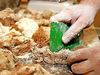 Für fleißige Hände in Backstuben gibt es jetzt mehr Geld dank eines neues Tarifvertrages für Bäcker und Verkäuferinnen. Foto: NGG