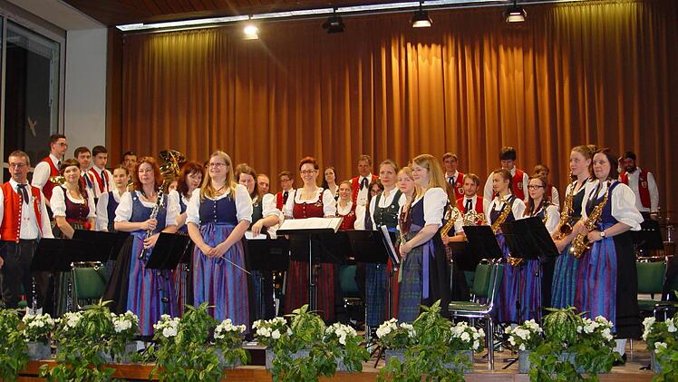 Die Blaskapelle Ebenhausen spielte im Staatsbad Bad Brückenau. Foto: Brigitta Kempe-Wolf
