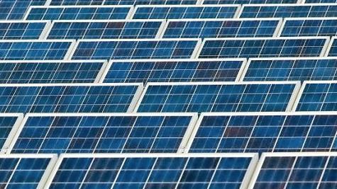 Der Gemeinderat Untermerzbach brachte die Planungen f&uuml;r den "Solarpark Buch" voran. Dazu gab es einige Einwendungen.  Symbolbild: dpa/Archiv