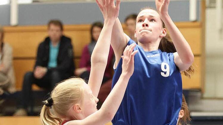 Julia Förner (Nr. 9), eine der Leistungsträgerinnen der Kemmerner Mannschaft Foto: sportpress