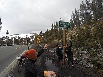 Endlich oben. Die drei "Coast2Coast"-Radler haben den Carson Pass geschafft. Fotos: privat