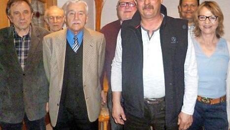Die Vorstand des Ebensfelder SPD-Ortsvereins (von links): Vorsitzender Kurt Hammer, Revisor Herbert Wagner und Wolfgang Mayer, stellvertretender Vorsitzender Friedrich Semmelmann, Beisitzer Reinhold Sch&uuml;tz und Karsten Diller, Schriftf&uuml;hrerin Eveline Zeis Foto: privat