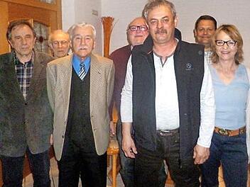 Die Vorstand des Ebensfelder SPD-Ortsvereins (von links): Vorsitzender Kurt Hammer, Revisor Herbert Wagner und Wolfgang Mayer, stellvertretender Vorsitzender Friedrich Semmelmann, Beisitzer Reinhold Schütz und Karsten Diller, Schriftführerin Eveline Zeis Foto: privat