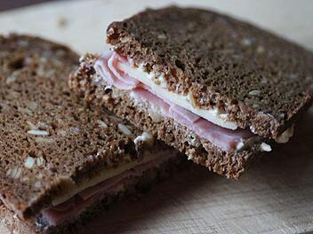 In einer Firma nahe Bielefeld (Nordrhein-Westfalen) hat ein 56-Jähriger Anfang Mai versucht einen Kollegen zu vergiften. Er wurde mittlerweile festgenommen  und sitzt in Untersuchungshaft. Symbolbild: pixabay.com / Leo_65