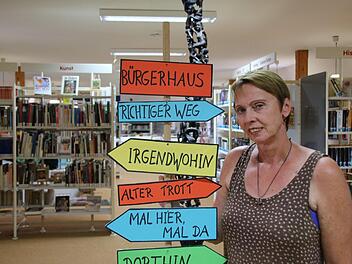 Viele Optionen für die Zukunft der Stadtbibliothek haben sich Leiterin Karin Wengerter und ihr Team überlegt. Herausgekommen ist das Konzept eines "lebendigen Ortes für Kommunikation und Kultur". Foto: Ralf Ruppert