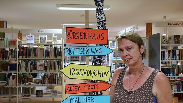 Viele Optionen für die Zukunft der Stadtbibliothek haben sich Leiterin Karin Wengerter und ihr Team überlegt. Herausgekommen ist das Konzept eines "lebendigen Ortes für Kommunikation und Kultur". Foto: Ralf Ruppert