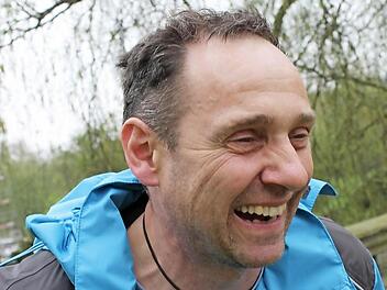 Matthias Vollmuth ist Lachtherapeut und Vorsitzender des Bad Kissinger Lachlcubs. Fotos: Benedikt Borst