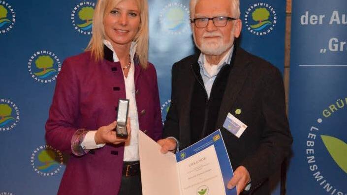 Umweltministerin Ulrike Scharf mit dem Geehrten Friedrich Oehme