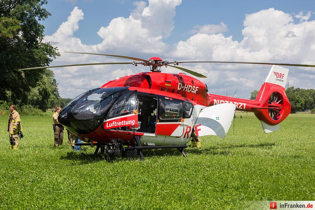 Mann stürzt in Fürth von einem Baum und verletzt sich schwer