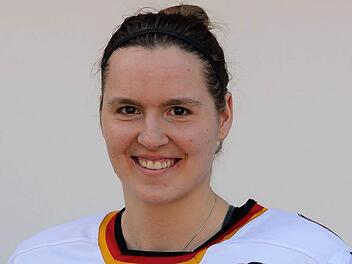Die Neuenmarkterin Yvonne Rothemund spielt für Deutschland bei der Eishockey-Weltmeisterschaft. Foto: BR-Archiv