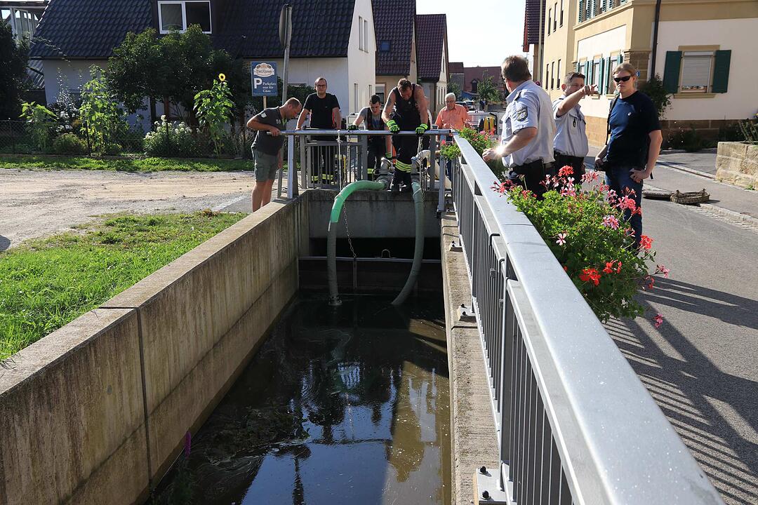 Güllefass läuft über – 1000 Liter  Jauche  gelangen in den Pünzenbach in Straßgiech