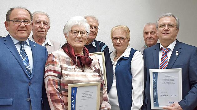 Der VdK-Ortsverband Gr&auml;fenberg hat treue Mitglieder ausgezeichnet. Foto: Petra Malbrich