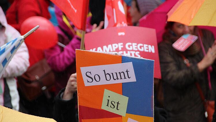 2016 demonstrierten  in der Kissinger Fußgängerzone Bürger für eine tolerante Gesellschaft. Borst/Archiv