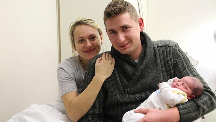 Mutter Paulina und Vater Tomaz sind stolz auf den kleinen Adrian.  Foto: haj
