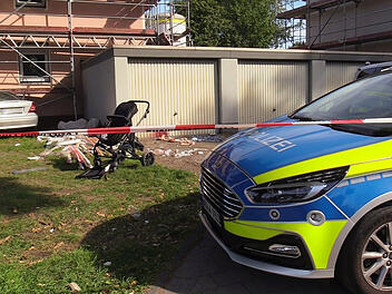 Mann f&auml;hrt Frau und Kind an - Hinweise auf gezielte Attacke