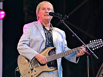 Chris de Burgh trat am Sonntagabend auf der Plassenburg ohne Band auf. Sein Solo-Programm ber&uuml;hrte die vielen Besucher.Stefan Herbert Fuchs