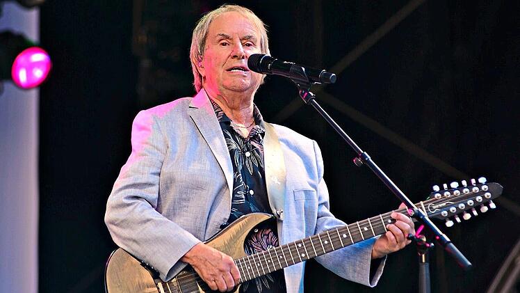 Chris de Burgh trat am Sonntagabend auf der Plassenburg ohne Band auf. Sein Solo-Programm ber&uuml;hrte die vielen Besucher.Stefan Herbert Fuchs