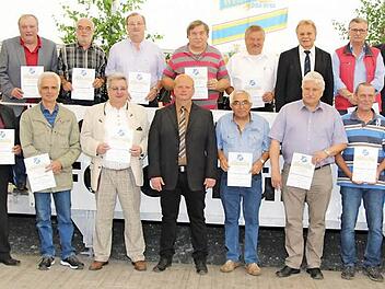 Diese Mitglieder wurden für 40 und 50 Jahre Vereinszugehörigkeit ausgezeichnet.