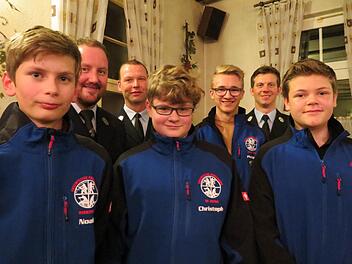 Die Jugend in der Feuerwehr Wirmsthal (von links) Noah Schnabl, Vorsitzender Matthias Büttner, Kommandant Edgar Röder, Christoph Büttner, Philipp Rost, KBM Dominik Billmann, Niklas Sammeth. Foto: Doris Bauer