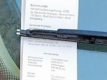 Kein "Liebesbrief aus der Stadtverwaltung", sondern: Eine Strafe, weil in der Sutte nicht ordnungsgemäß geparkt wurde. Foto: Ralf Kestel