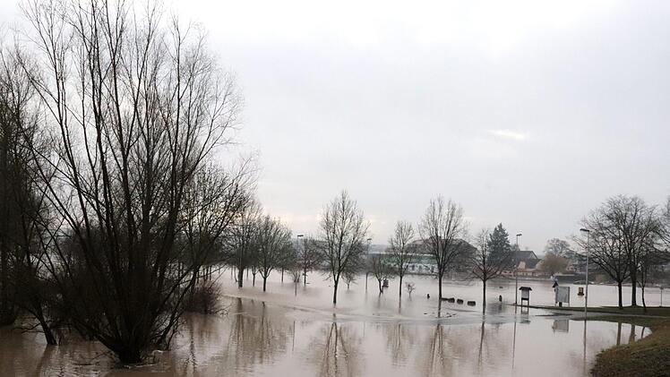 &Uuml;berschwemmung im mittelfr&auml;nkischen H&ouml;chstadt an der Aisch. Foto: Johanna Blum.