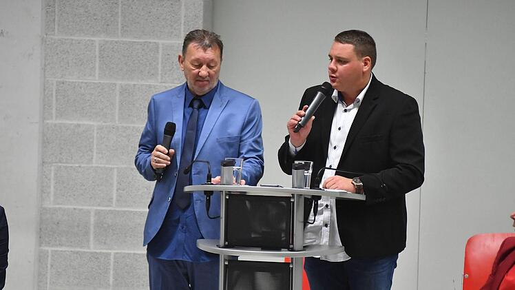 Über zwei Stunden löcherten Josef Hofbauer (links) und Christopher Fleith (rechts) die Direktkandidaten mit ihren Fragen und denen der Zuschauer. Foto: Ronald Rinklef
