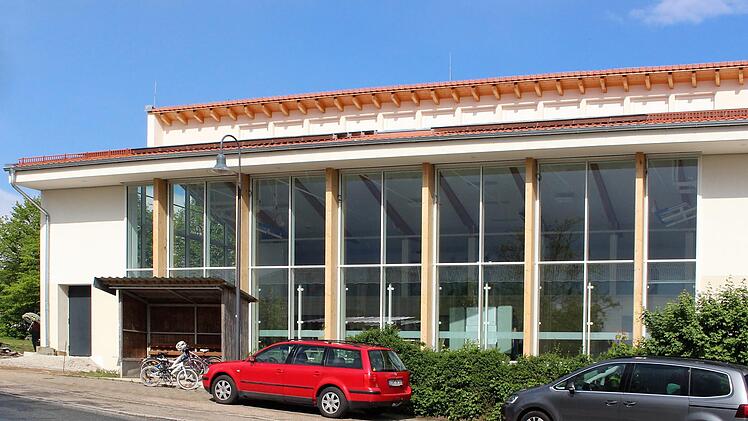 Die neue Sport- und Veranstaltungshalle an der Dutendorfer Straße   Foto: Evi Seeger