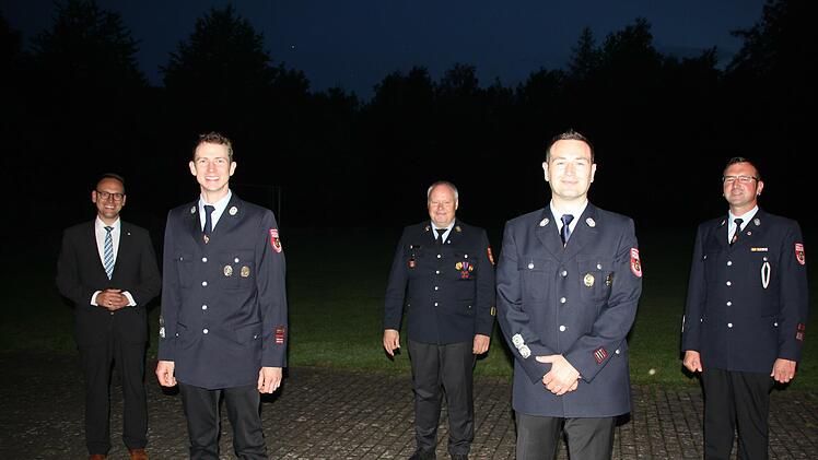 B&uuml;rgermeister Mario G&ouml;tz  (von links) mit den gew&auml;hlten  Kommandanten  Sven B&uuml;chner (1. Kommandant), KBI Thomas Eyrich, Johannes Fr&ouml;hlich (2. Kommandant), und  KBM Torsten B&uuml;chner.