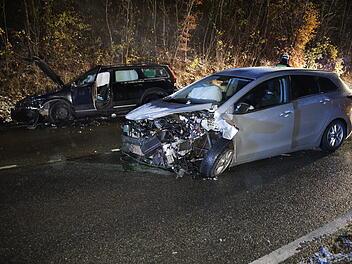 Frontalzusammenstoß auf der Staatstraße 2409 im Landkreis Fürth: Zwei Personen verletzt Frontalzusammenstoß auf der Staatstraße 2409 im Landkreis Fürth: Zwei Personen verletzt