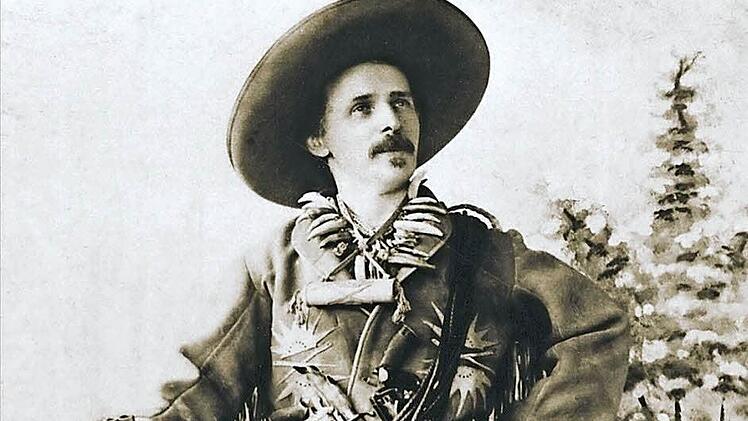 Der Autor Karl May in stilechtem Kostüm Foto: Karl-May-Verlag