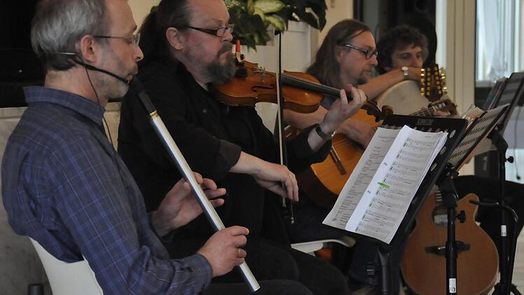 Diese Musiker setzten dem Konzert das Sahnehäubchen auf: die Folk-Band "Kulturbeutel" aus Meiningen. Foto: Peter Klopf