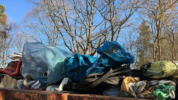 Gut zwei Wochen nach dem Kellerbrand in LichteneicheFoto: Anette Schreiber