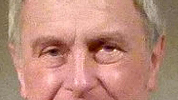 Baudirektor Jürgen Woll: "Kaum kommt die Sonne heraus, geht es mit dem Straßenbau wieder los."