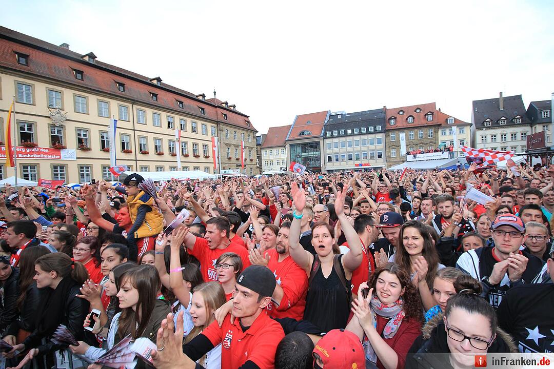 Meister-Party am Maxplatz