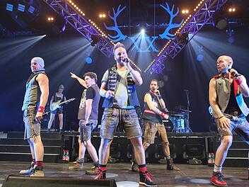 Die Gruppe Voxxclub bei ihrem Auftritt in der Brose-Arena Foto: RiegerPress