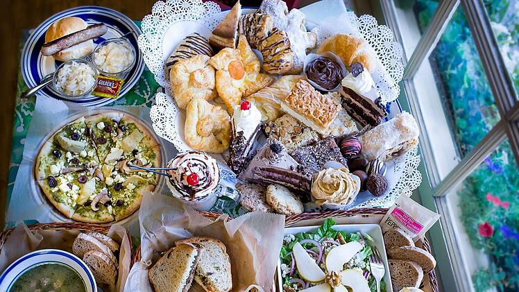 Das Sortiment von "Silke's Old World Breads" besteht nicht nur aus Broten, sondern auch aus Pizzas, Sandwiches, Suppen, Salaten, Burgern und süßen Gebäckspezialitäten. Repro/Fotos: Silke Tyler