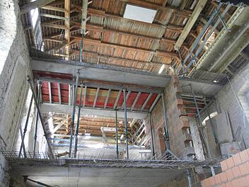 Im dritten Bauabschnitt musste das komplette Treppenhaus entkernt und die Wände neu aufgebaut werden. Fotos: Benedikt Borst/privat