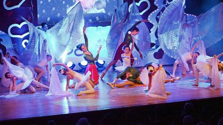 Sie zauberten fabelhafte Formationen auf die Bühne: die Ballerinas der Ballettschule Olga Engelmann.